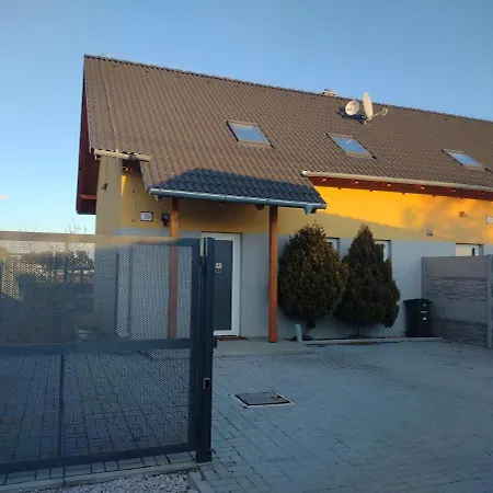 Warm & Homely House 20 Km From Bratislava Feriehus